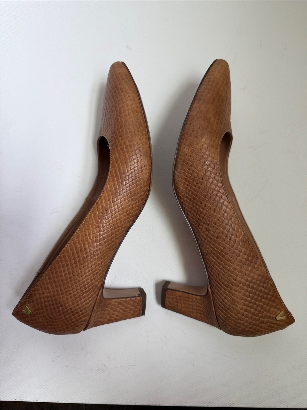 Vionic Tan Textured Pointed-Toe Pumps | 8.5 - Picture 6 of 9
